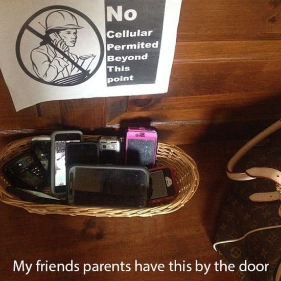 27 Memes That Prove We're Completely Addicted to Smartphones (GALLERY)