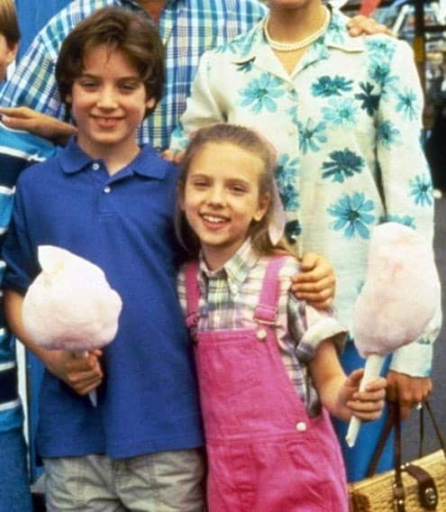 Elijah-Wood-Scarlett-Johansson-kids