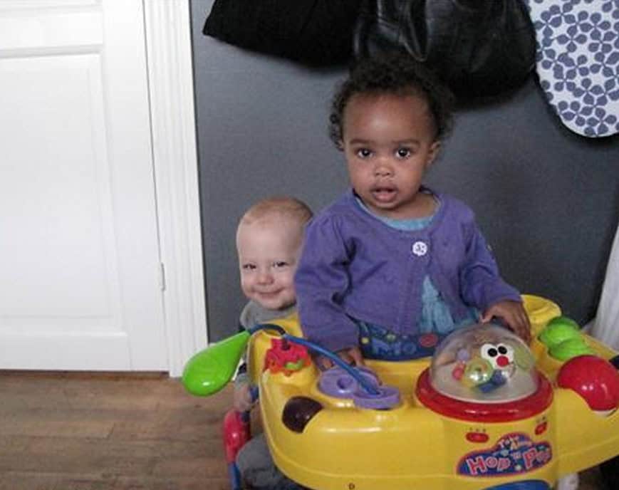 baby photobombing baby