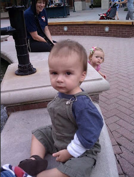 baby photobombs photo gallery