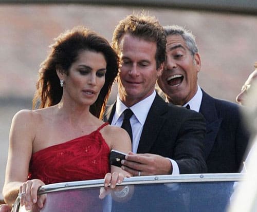clooney-photobomb