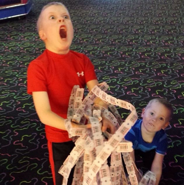 meanwhile-at-chuck-e-cheese