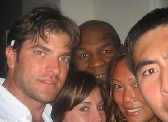 mike-tyson-photobomb