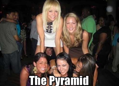 posing-girls-pyramid