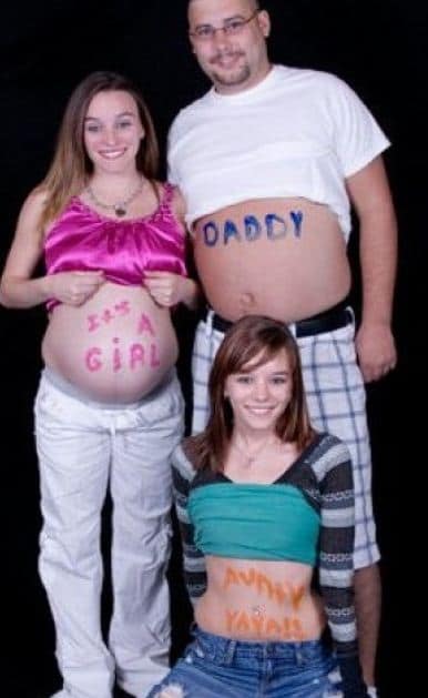 pregnancy awkward family photo