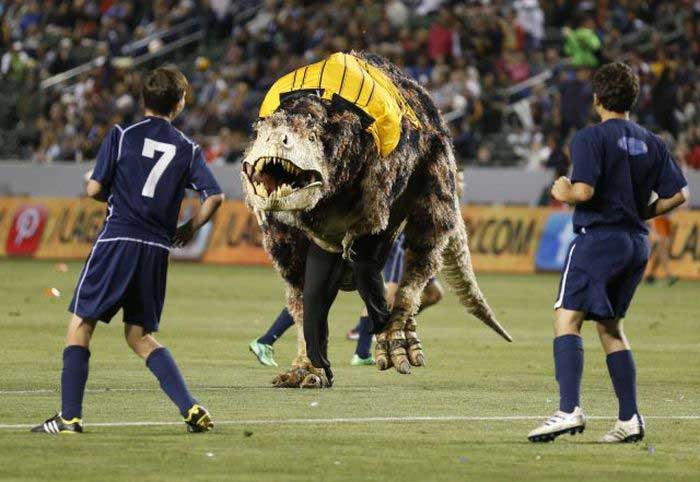 soccer-dinosaur