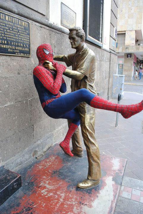 statue-spiderman