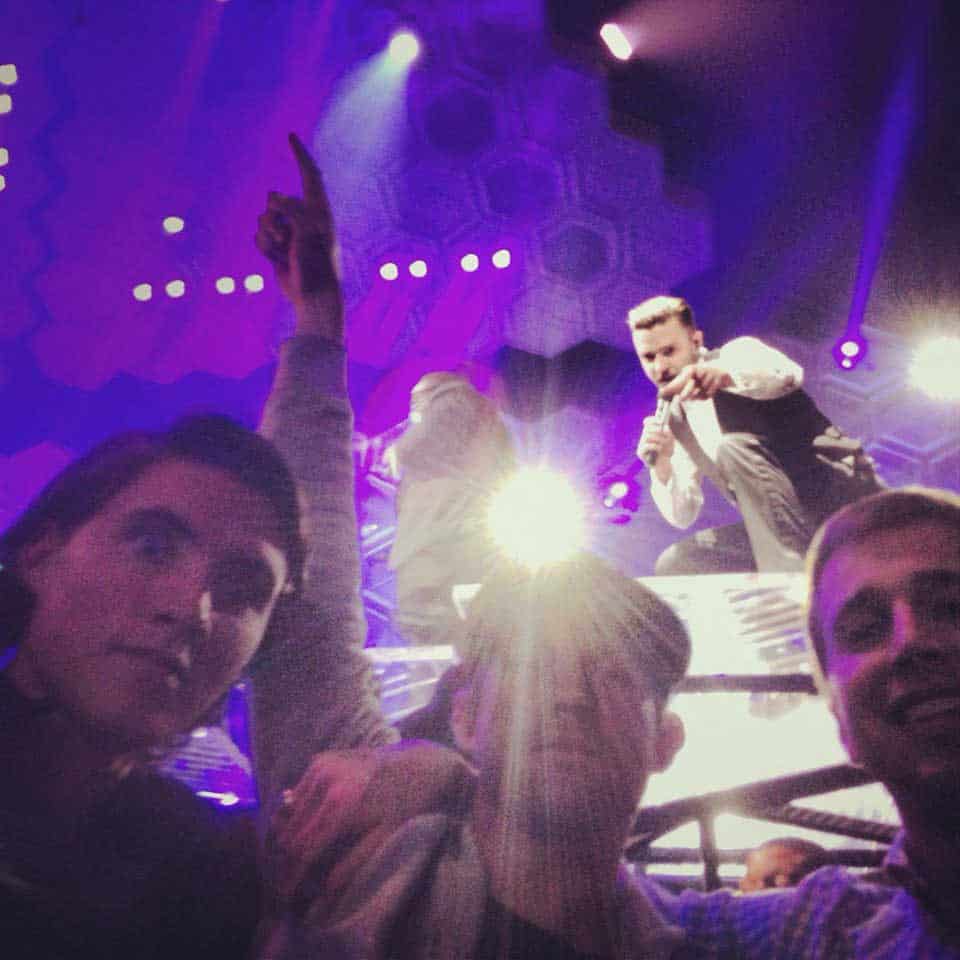 timberlake-photobomb