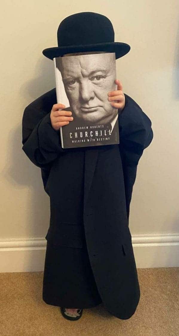 Bookface challenge, librarians and booksellers on instagram and Facebook, fun photos of books, literature porn, lit, reading, cool pics, cute, funny, faces, book covers
