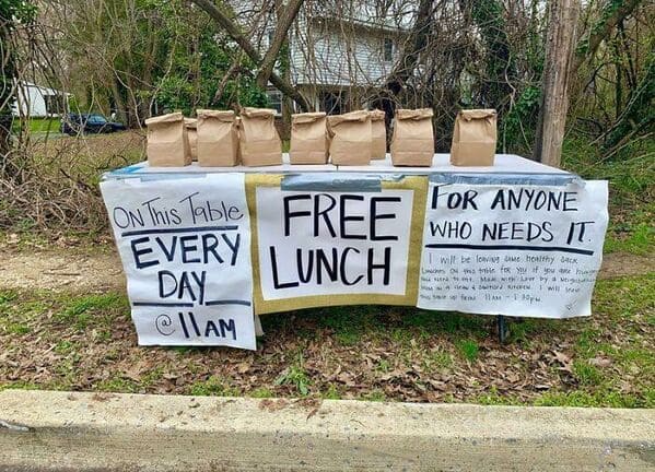 table with free food meals on it, Uplifting wholesome images, nice pictures of animals and people, humanity restored, wholesome pics, reddit, r wholesome, funny cute animals, feeling good